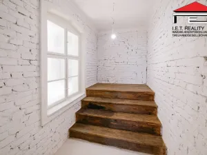 Prodej atypického bytu, Frýdek-Místek, Zámecké nám., 405 m2