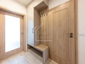 Pronájem bytu 2+kk, Praha - Nusle, Svatoslavova, 38 m2