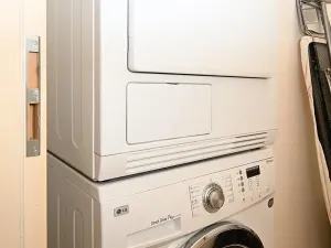 Pronájem bytu 2+kk, Praha - Karlín, Rohanské nábřeží, 77 m2