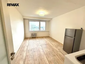 Pronájem bytu 1+kk, Praha - Kobylisy, Kyselova, 26 m2