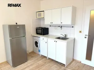 Pronájem bytu 1+kk, Praha - Kobylisy, Kyselova, 26 m2