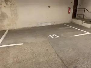 Pronájem garážového stání, Praha - Holešovice, Osadní, 11 m2