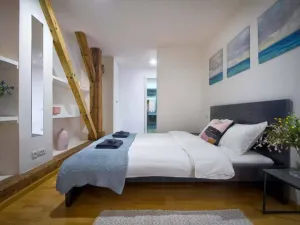 Pronájem bytu 1+kk, Praha - Karlín, Sokolovská, 78 m2