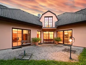 Pronájem rodinného domu, Světice, Na Spojce, 320 m2