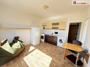 Pronájem bytu 1+1, Praha - Lhotka, Mirotická, 40 m2