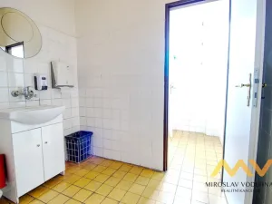 Pronájem kanceláře, Hradec Králové, Škroupova, 62 m2