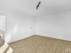 Pronájem bytu 1+kk, Dvůr Králové nad Labem, Macharova, 27 m2