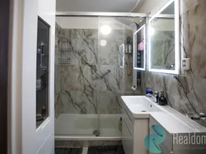 Prodej bytu 2+1, Karlovy Vary, Raisova, 75 m2