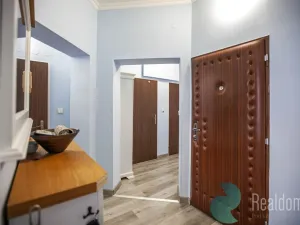 Prodej bytu 2+1, Karlovy Vary, Raisova, 75 m2