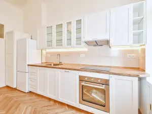 Pronájem bytu 3+1, Praha - Malá Strana, Karmelitská, 95 m2