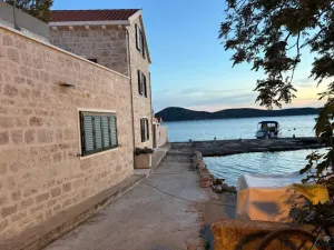 Prodej vícegeneračního domu, Prvić Šepurine, 1200 m2