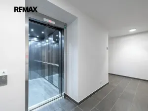 Pronájem bytu 3+kk, Praha - Hloubětín, Poděbradská, 77 m2