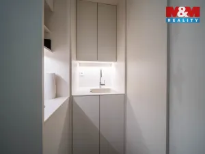 Pronájem obchodního prostoru, Praha - Staré Město, náměstí Curieových, 75 m2