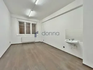 Pronájem kanceláře, Praha, Šrobárova, 139 m2
