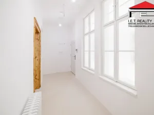Prodej apartmánu, Frýdek-Místek, Zámecké nám., 405 m2