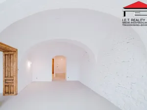 Prodej apartmánu, Frýdek-Místek, Zámecké nám., 405 m2