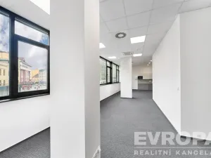 Pronájem kanceláře, Pardubice - Zelené Předměstí, třída Míru, 272 m2