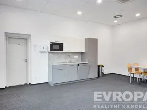 Pronájem kanceláře, Pardubice - Zelené Předměstí, třída Míru, 272 m2