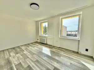 Prodej bytu 3+1, Tábor, Kpt. Jaroše, 63 m2