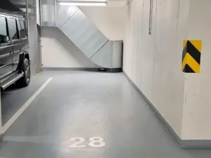 Pronájem garážového stání, Praha - Strašnice, Gutova, 20 m2