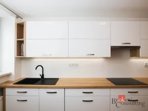 Prodej bytu 2+1, Kuřim, nám. Osvobození, 65 m2