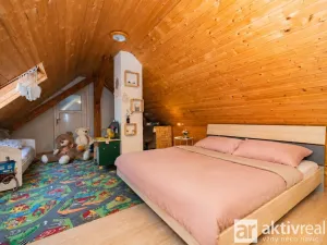 Prodej rodinného domu, Dolní Zálezly, Mírové náměstí, 250 m2