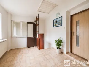 Prodej rodinného domu, Dolní Zálezly, Mírové náměstí, 250 m2