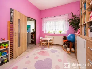 Prodej rodinného domu, Dolní Zálezly, Mírové náměstí, 250 m2