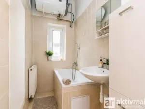 Prodej rodinného domu, Dolní Zálezly, Mírové náměstí, 250 m2