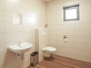 Pronájem kanceláře, Bystřany, Teplická, 420 m2