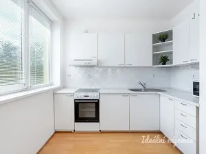 Pronájem bytu 1+kk, Praha - Košíře, Zahradníčkova, 46 m2
