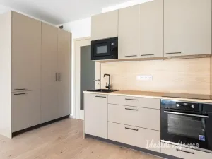 Pronájem bytu 1+kk, Praha - Hloubětín, Domalípova, 32 m2