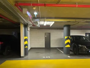 Pronájem garážového stání, Praha, Křižíkova, 16 m2