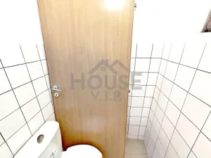 Pronájem obchodního prostoru, Praha - Kobylisy, Klapkova, 40 m2