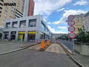 Pronájem garážového stání, Praha, Sluneční náměstí, 13 m2