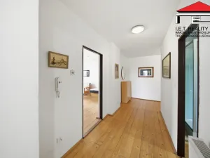 Prodej rodinného domu, Rynholec, nám. 1. máje, 561 m2