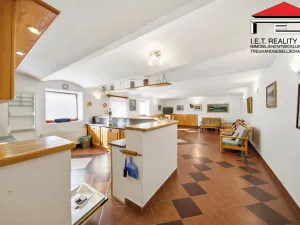 Prodej rodinného domu, Rynholec, nám. 1. máje, 561 m2