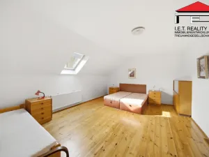 Prodej rodinného domu, Rynholec, nám. 1. máje, 561 m2