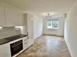 Pronájem bytu 2+kk, Praha - Karlín, Křižíkova, 50 m2
