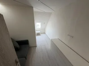 Pronájem bytu 2+1, Praha - Žižkov, Na Jarově, 55 m2