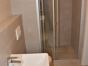 Pronájem bytu 1+kk, Praha, Modřanská, 39 m2