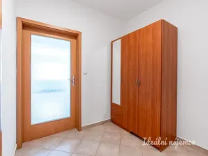Pronájem bytu 1+kk, Praha - Prosek, Trmická, 36 m2