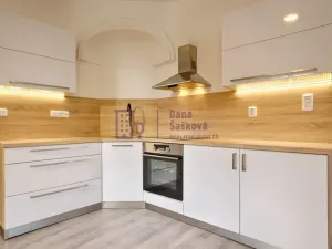 Pronájem bytu 2+kk, Jindřichův Hradec - Jindřichův Hradec I, nám. Míru, 72 m2