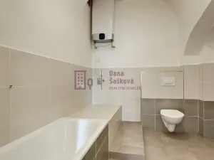 Pronájem bytu 2+kk, Jindřichův Hradec - Jindřichův Hradec I, nám. Míru, 72 m2