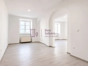 Pronájem bytu 2+kk, Jindřichův Hradec - Jindřichův Hradec I, nám. Míru, 72 m2