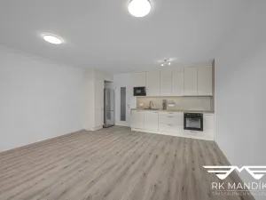 Pronájem bytu 1+kk, Praha - Střížkov, Roudnická, 36 m2