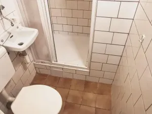 Pronájem bytu 1+kk, Praha - Vršovice, Charkovská, 25 m2