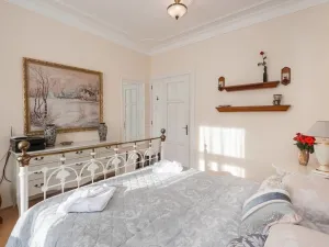 Pronájem bytu 2+kk, Praha - Bubeneč, Ovenecká, 56 m2