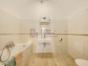 Pronájem bytu 1+1, Jindřichův Hradec - Jindřichův Hradec I, nám. Míru, 40 m2