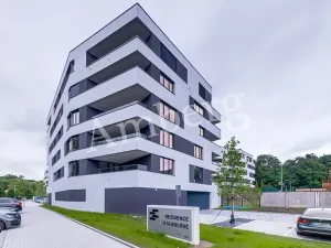 Pronájem bytu 1+kk, Praha - Karlín, U Sluncové, 33 m2
